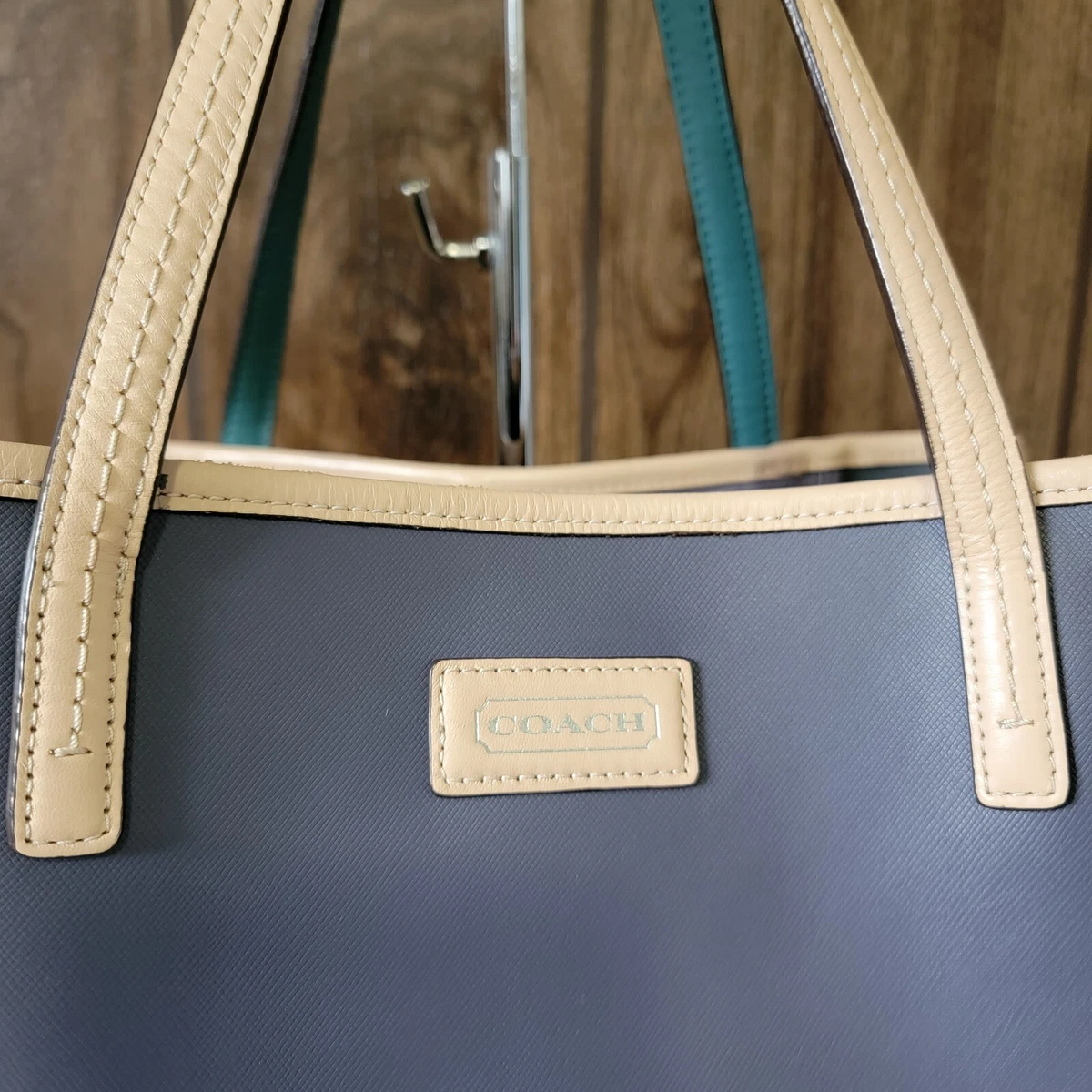 PARK METRO SIGNATURE TOTE (COACH F27393) on