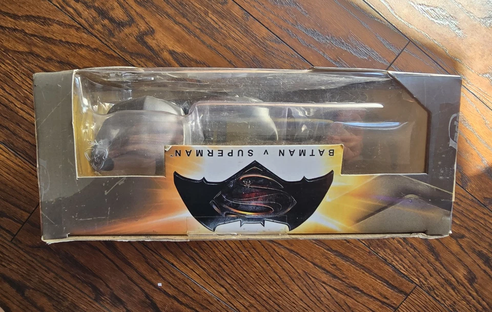 Jada Metals ~ 2015 ~ 装甲蝙蝠侠 ~ 点亮眼睛 ~ 6 英寸蝙蝠侠 V 超人新品 — 第 4/4 张图片