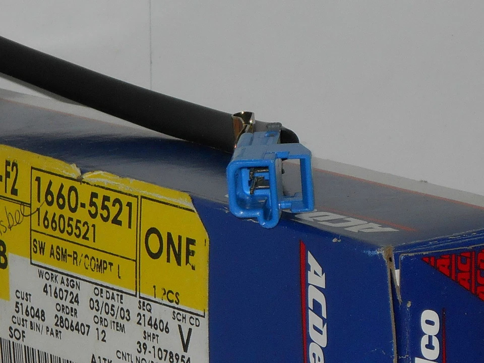 Lumina Impala Monte Carlo novo porta-malas interruptor de aviso aberto AC Delco D6057 16605221 - Imagem 2 de 2