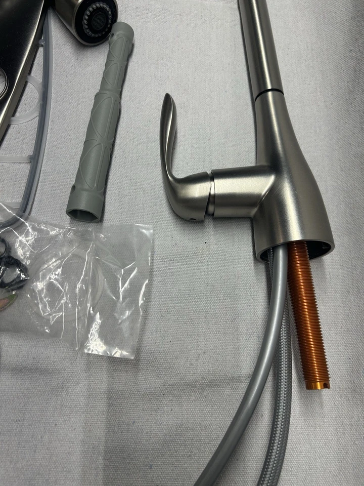 NUEVO Grifo de cocina Moen elegante de níquel con una manija dañado Foto 4 de 4