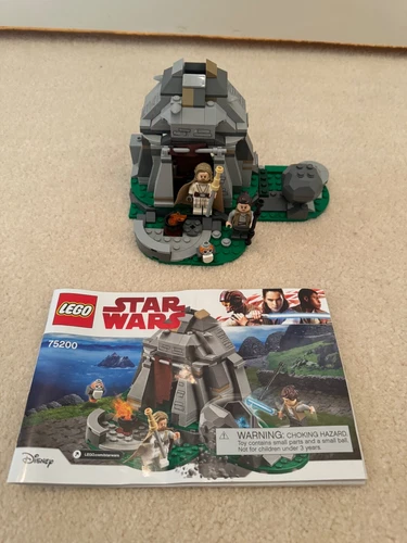 Lego Star Wars Ahch-To Island Training (75200) Includes all pieces. No box