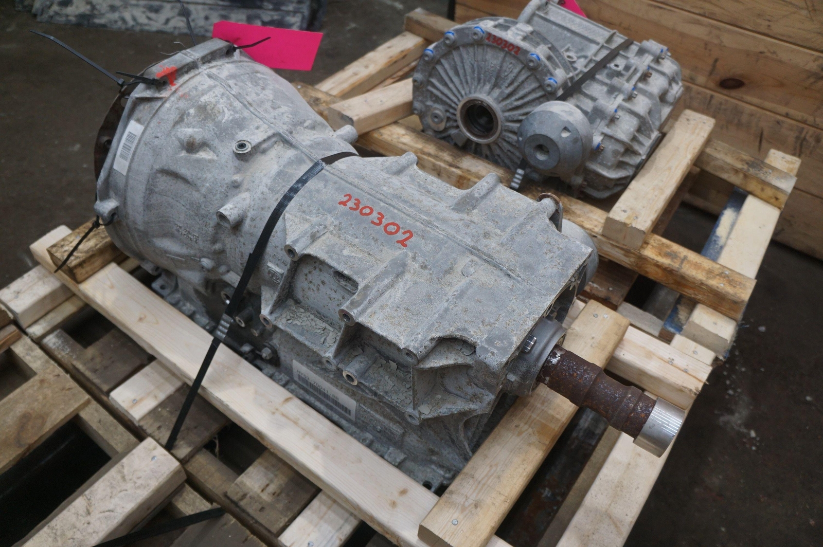 8-Speed ZF 8HP75 Auto Transmission HY53-70041-BB Aston Martin DB11 V12 17 *Flood
