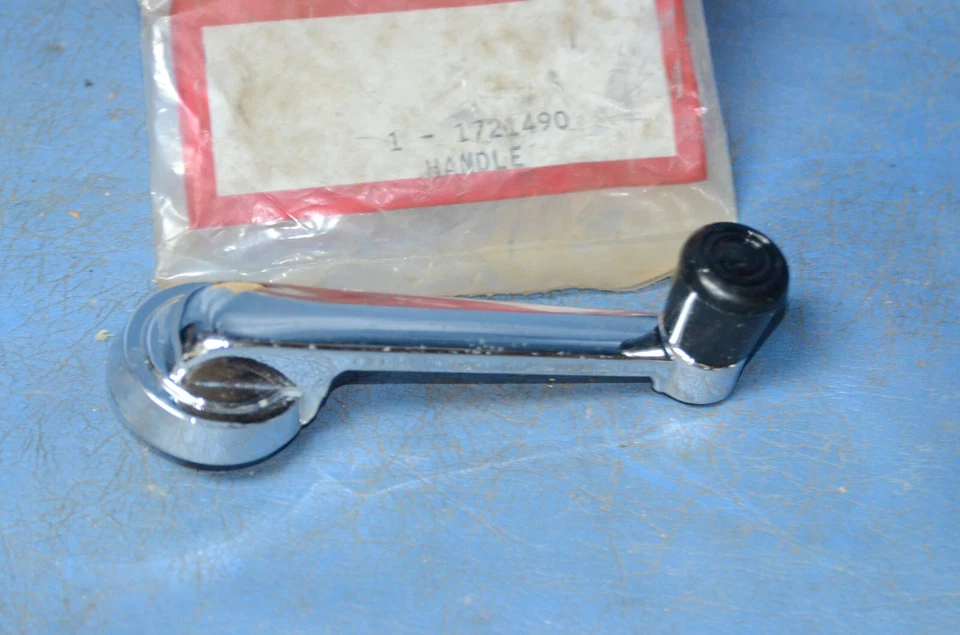 Manivela de janela NOS 1961-80 IHC International Harvester Scout 800 Travelall - Imagem 2 de 4