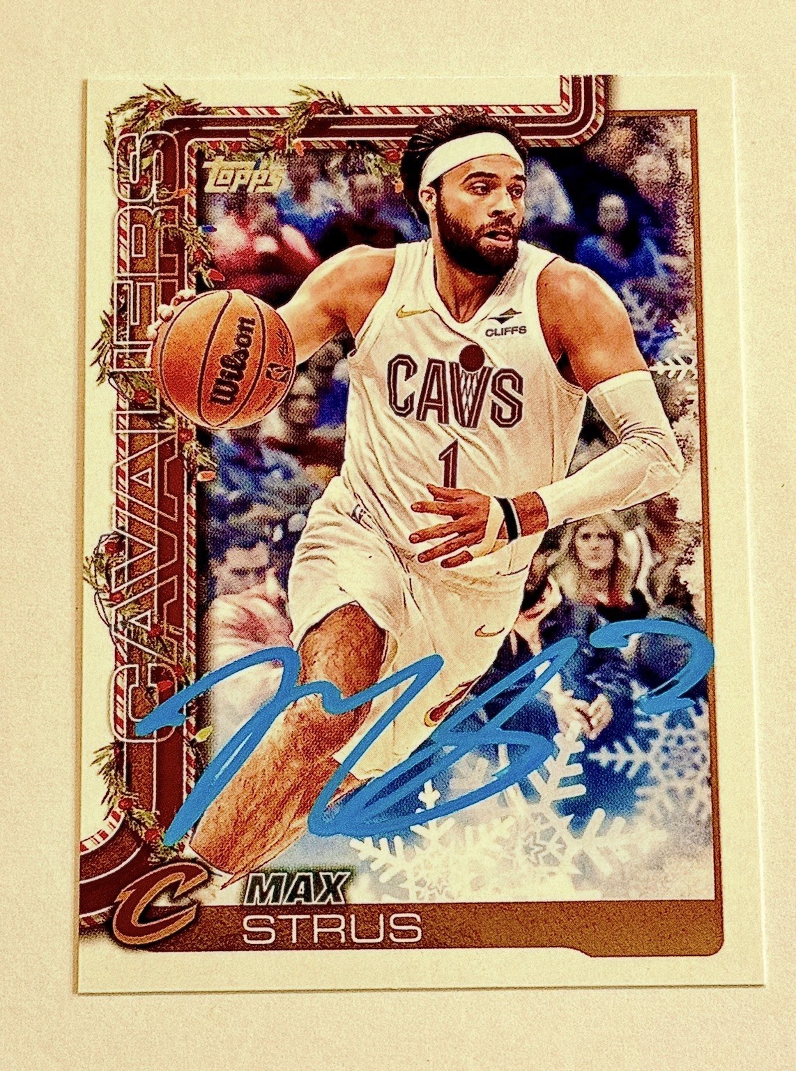 Max Strus Auto IP Autograph On Card 2025-26 Topps Cavs Holiday 67 NBA Blue Paint