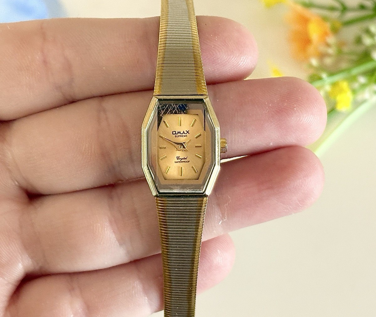 Vintage OMAX Supreme Slim Crystal Waterproof Elegant Gold  display picture 3