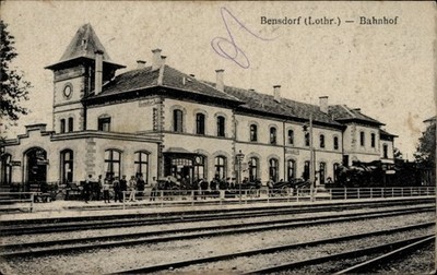 Ak Bensdorf, Blick auf den Bahnhof, Gleise, Passagiere - 11413940