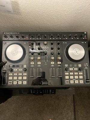 Native Instruments Traktor Kontrol S4 4-Channel 4-Deck USB Autoloop Filter