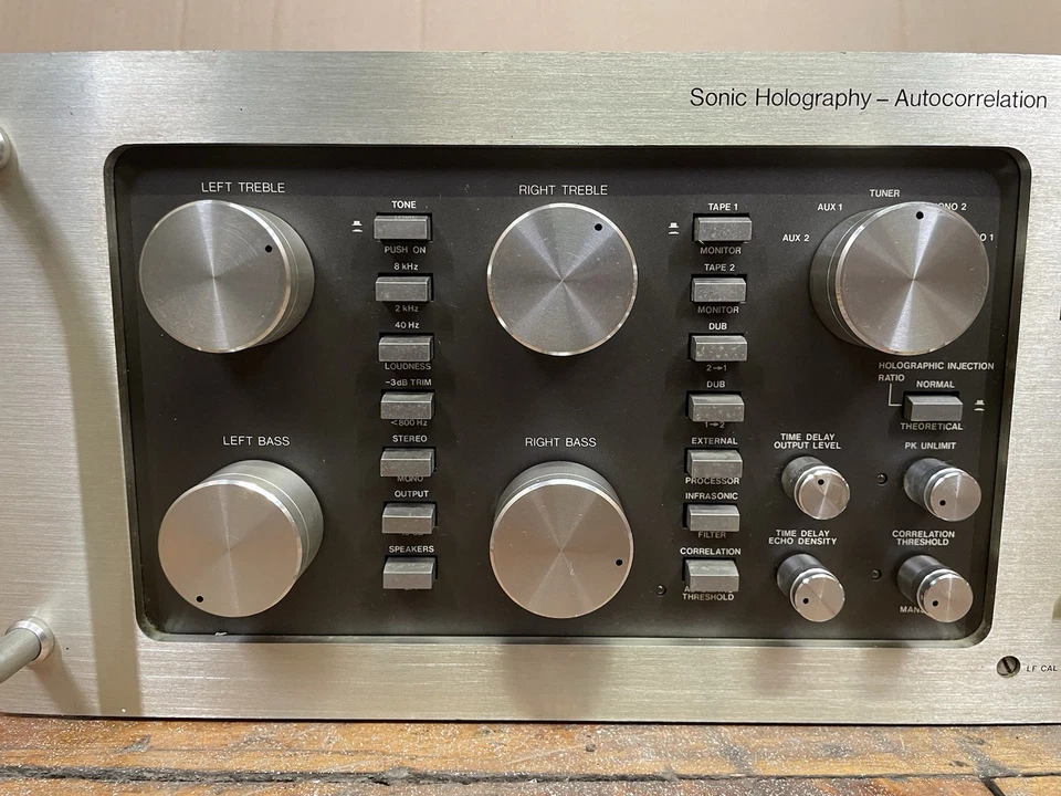 Preamplificador consola control alta fidelidad tallador vintage modelo C-4000 encendido Foto 3 de 4