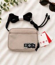 Lululemon Future Legacy Easy Access Bag 1.5 L...