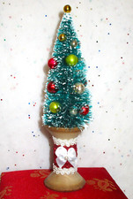Flaschenbürste Weihnachtsbaum, klein, grün, Perlen, Zopf, Schleife, Holzspule, 7"