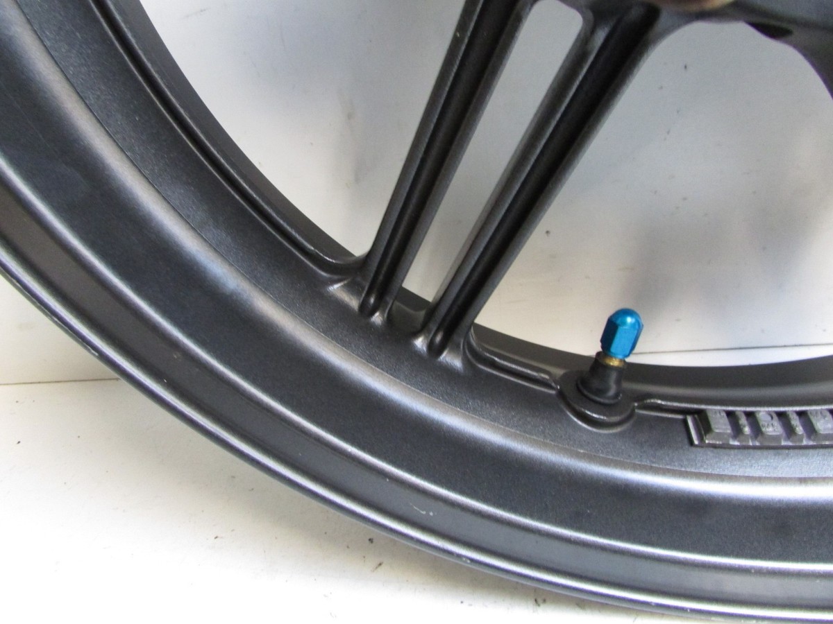 Jante Avant 17 X 3.50 Pour Honda CBF S 600 (2004-2006) - Occasion, Avec Usure