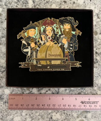 【希少】DisneyStoreLimited Edition 500 ピンバッジ s-l400.png