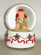 SANTA MUSICAL SNOW GLOBE - Santa Claus is Coming to Town