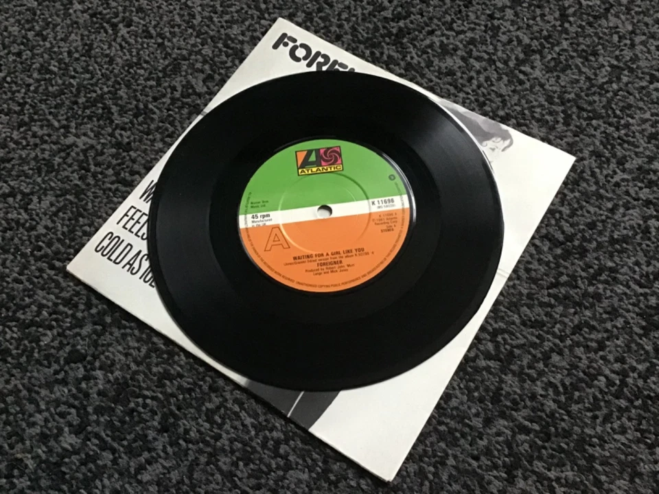 FOREIGNER - WAITING FOR A GIRL LIKE YOU 1981 UK SINGLE ATLANTIC K11696 EXCELLENT - Image 3 of 4