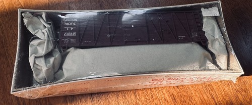 Kit Accurail HO #4308 40’ OB Caja Coche Madera con Extremos de Acero Canadian Pacific C. P. NY | Zustand: New