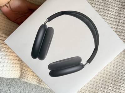 Apple AirPods Pro Max 1st Gen Lightning Over-Ear Headphones, Space Gray