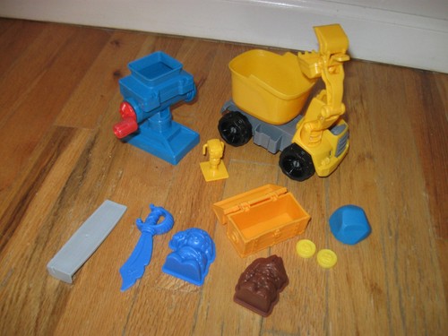 Kinetic Sand Rock Crusher Truck and Molds (no rock or sand)