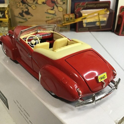 1940 Cadillac Series 62 Sedan Convertible Red 1/24 Signature Models #32337 - Picture 10 of 15