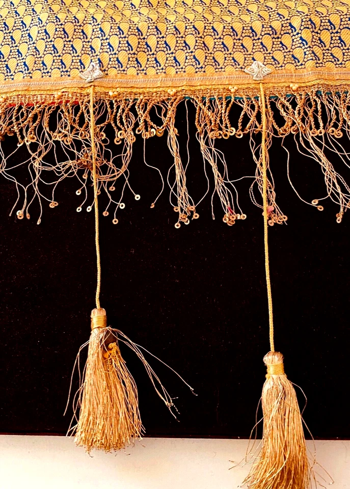 Vintage Silk Jacquard Textile with Gold & Silver Metallic Trims - India  XX295 - Image 4 of 4