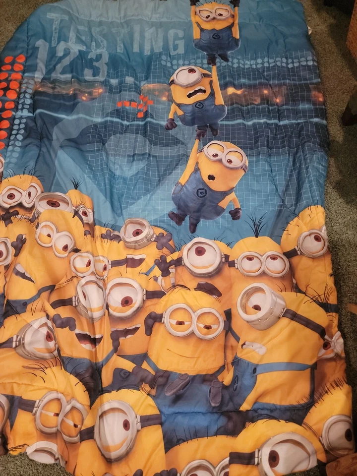 Двустороннее одеяло Universal Studios 2014 Despicable Me Digital Minions Twin - Изображение 3 из 4