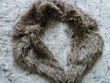 COL FAUSSE FOURRURE IMITATION RENARD TONS BEIGE TBE