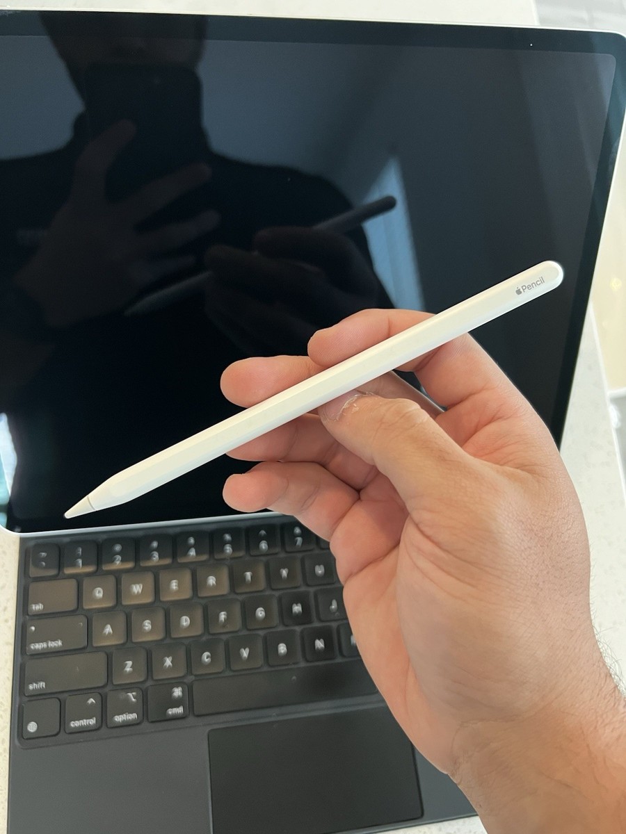 Silver 4th gen iPad Pro with Magic Keyboard (black) and Apple