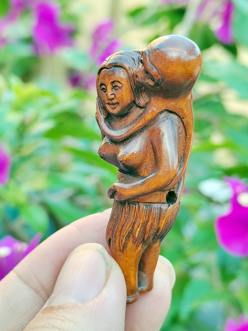 Y8967 - 2" Hand Carved Boxwood Netsuke Figurine - Girl and Octopus