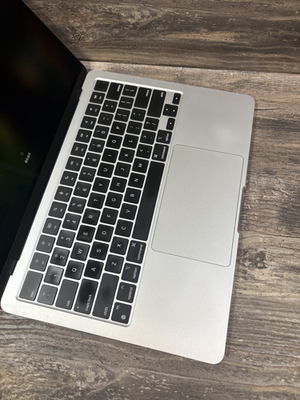 2024 MacBook Air 13” M3 16GB 256GB Silver Very Good 98% Battery