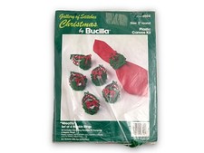 VTG 1975 BUCILLA JEWELED FELT CHRISTMAS WREATHS NAPKIN RINGS KIT 6504