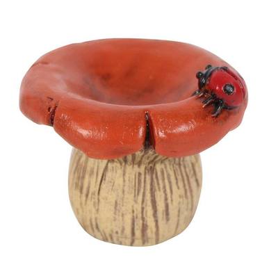 Schöner kleiner Mini Fliegenpilz mit rotem Marienkäfer für Ihren kleinen Feengarten