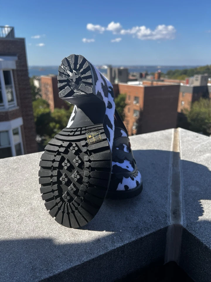 Salto feminino “Loaf It Up” padrão vaca escolha irregular tamanho EUA 11 UE 42 - Imagem 4 de 4