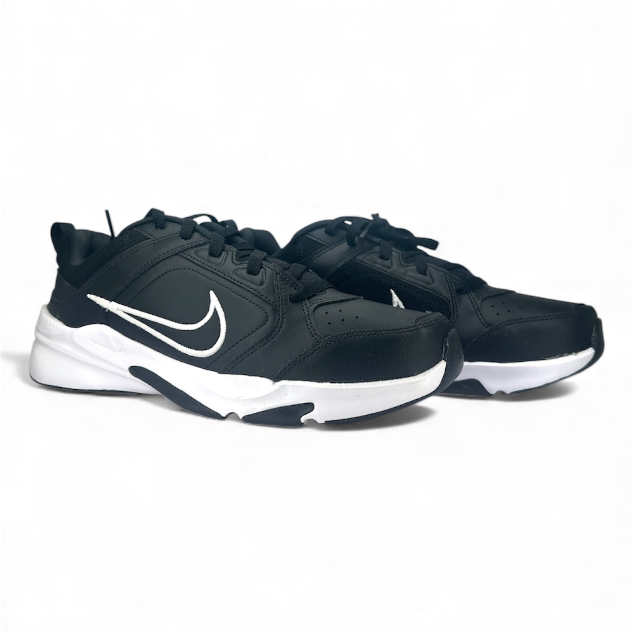 Nike Defy All Day Men’s Shoes Black/White – New With Box