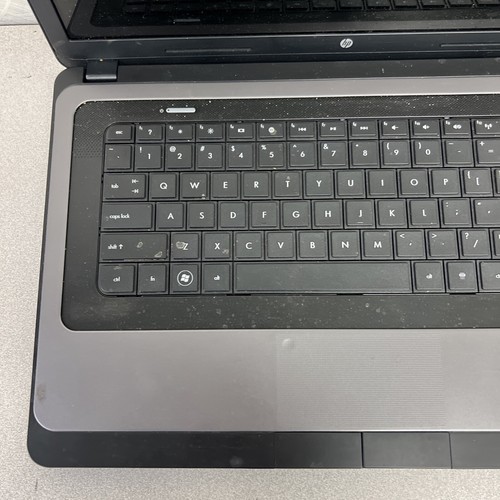 HP 2000-427cl Laptop - amd e450 apu - 4GB RAM - 300GB HDD - WIN 10 - Picture 2 of 9