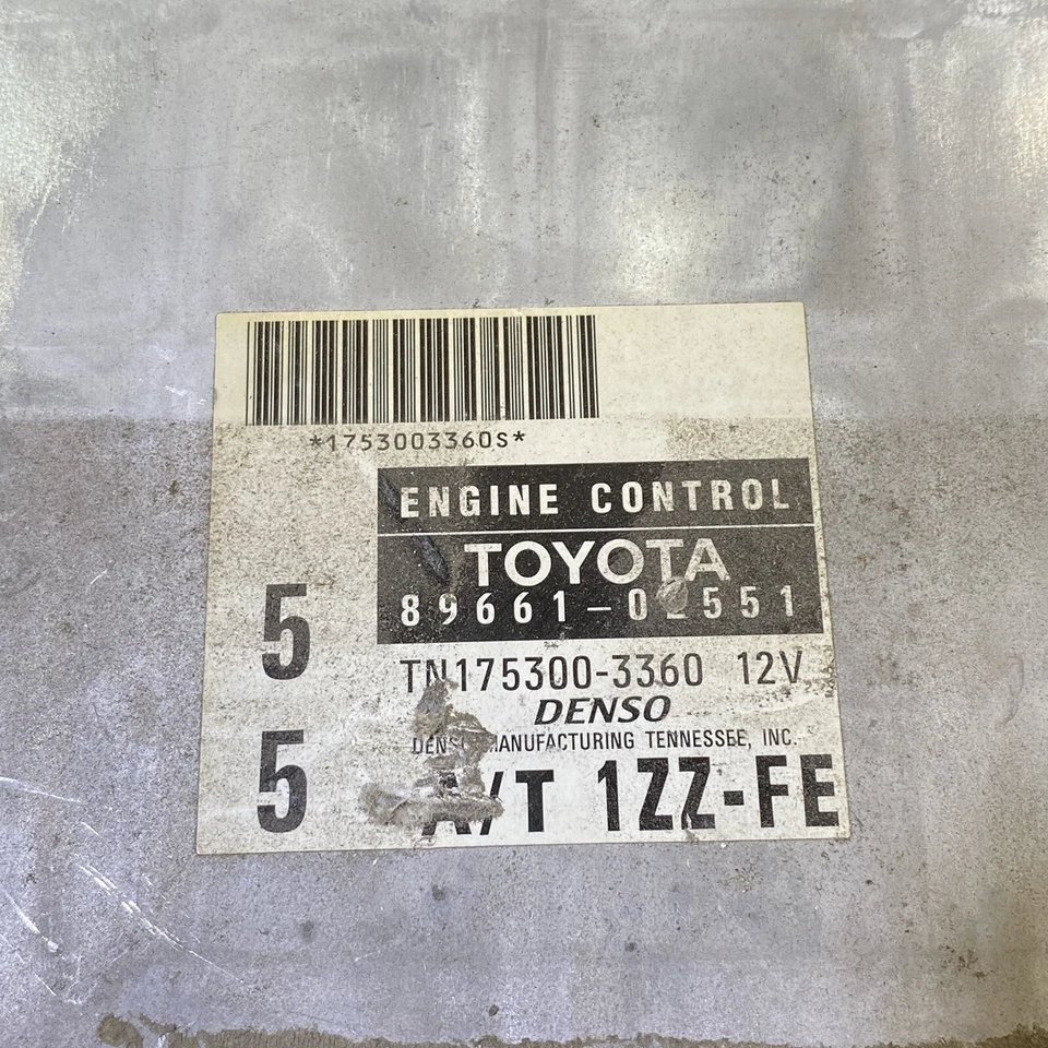 Toyota Corolla 89661-02551 1999 módulo de control del motor A/T 1zz-Fe Foto 2 de 4