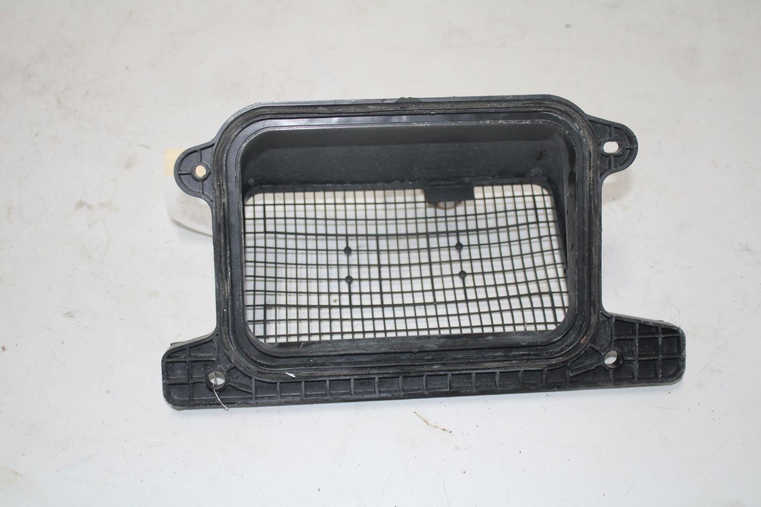 Air Intake Tube/resonator BENTLEY 18