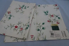 Pfaltzgraff Set 4 Fabric Winterberry Placemats NWT