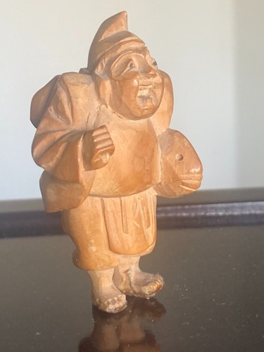 Hand Carved Boxwood Netsuke Mini fisherman - Picture 3 of 8