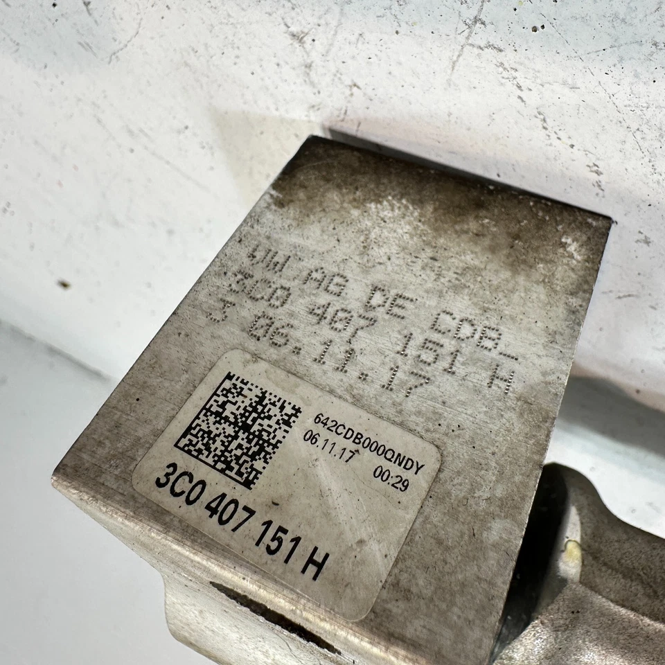 AUDI Q3 QUATTRO 2015-2018 BRAZO DE CONTROL INFERIOR LADO DEL PASAJERO DELANTERO DERECHO OEM Foto 4 de 4