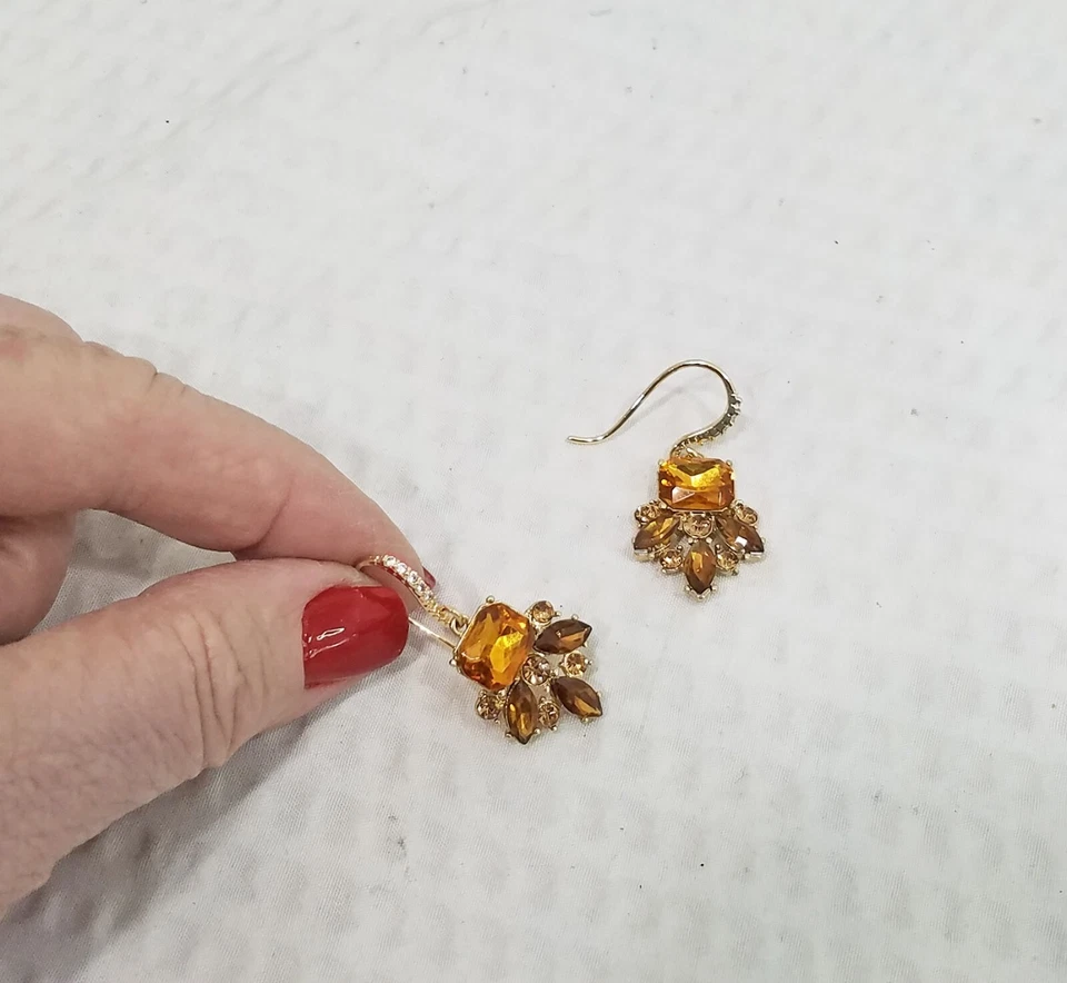 Novo! Brincos pendurados em tom de ouro geo com conhaque e cristal acastanhado Charter Club assinado - Imagem 3 de 4