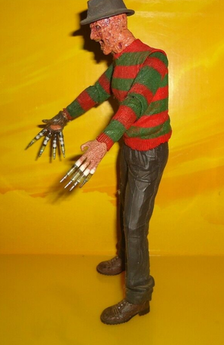 Figura de acción NECA 2011 Freddy Krueger 7" Pesadilla en Elm Street película (2) - Imagen 2 de 4