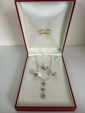 Damas Jewellery Daisy Set Earrings Necklace And Ring 18ct 750 White Gold 7.93g
