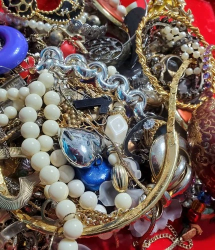 3 Pounds Vintage to Modern Costume Jewelry Junk Tangled Estate Craft Lot (Lot 8)