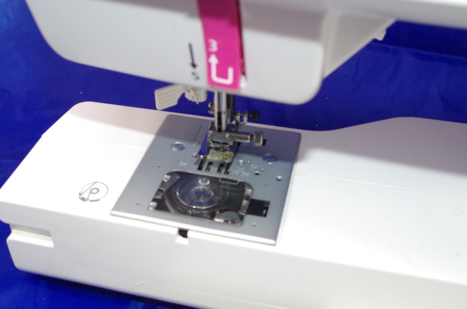 Juki Model HZL29Z Lightweight Sewing Machine Tested No Pedal See