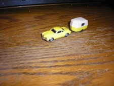 BELLO 3 5/16" lungo 1/87 HO VW Karmann Ghia giallo con rimorchio camper SPEDIZIONE GRATUITA