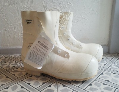 mickey mouse boots canada