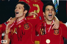 XABI ALONSO & CESC FABREGAS SIGNED SPAIN EURO 08 12x8 PHOTO (ACG CERT AG17050)