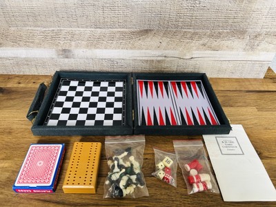 Vintage Reise Magnet Backgammon Set im Koffer mit Schach Cribbage Karten