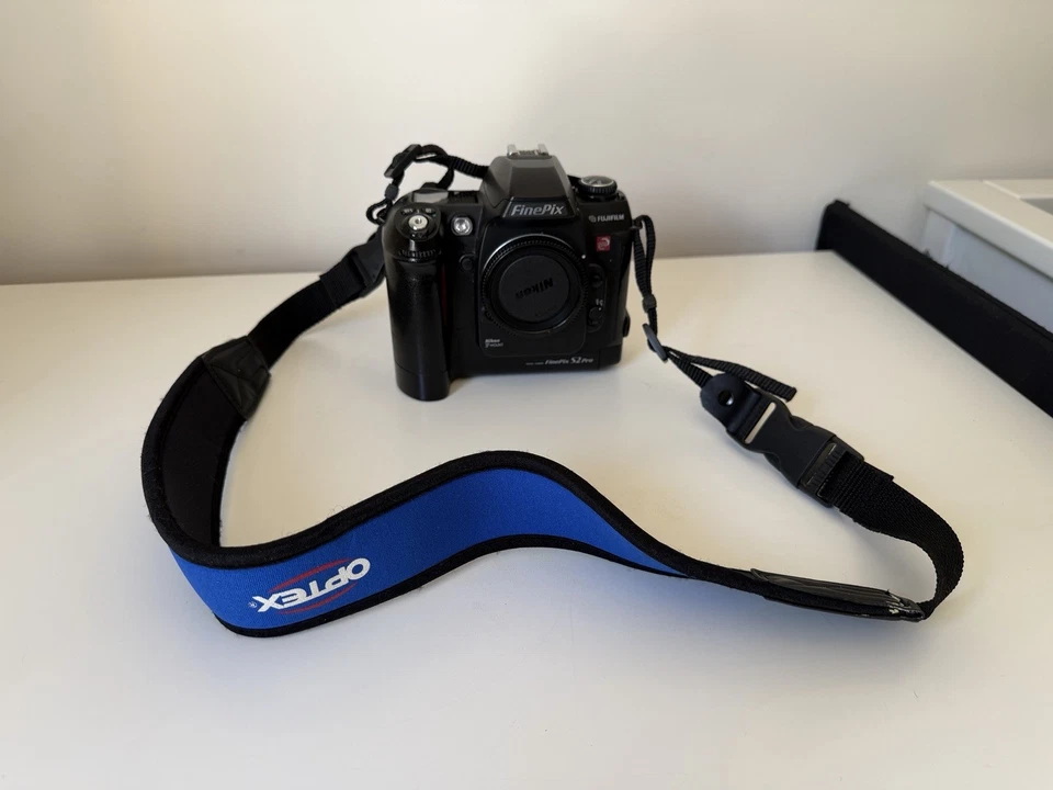Fujifilm FinePix S2 Pro Digital SLR Camera With Sigma 28-135mm Sigma Zoom Lens, photo 2 of 5