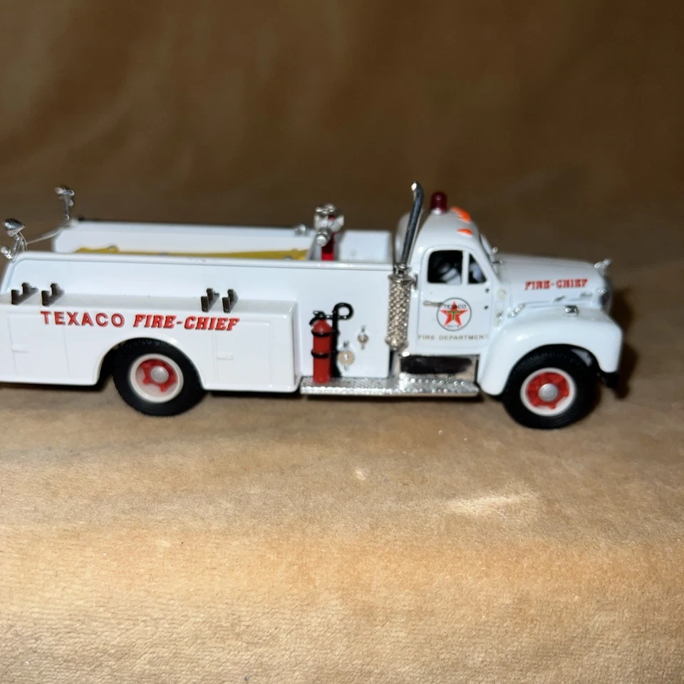 CORGI CLASSICS #52307 Mack B series Pumper Texaco Fire Collectibles No Box - Image 4 of 4