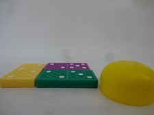 Altes Spielzeug / Dreifarbiges Dominospiel